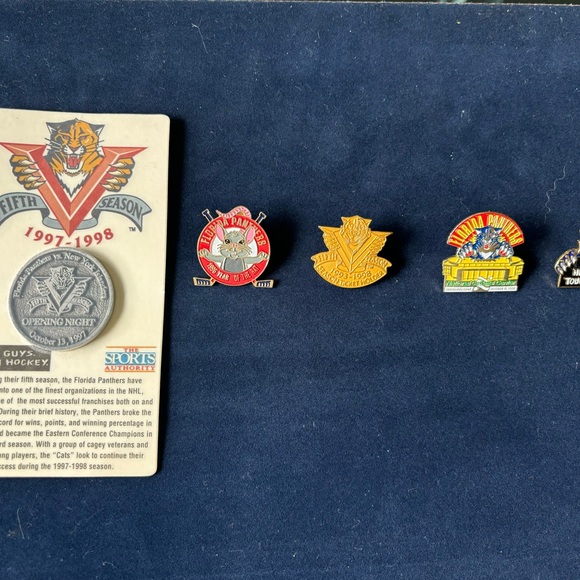 Vintage Florida Panthers pin collection, four pins and a commemorative coin - Picture 3 of 7